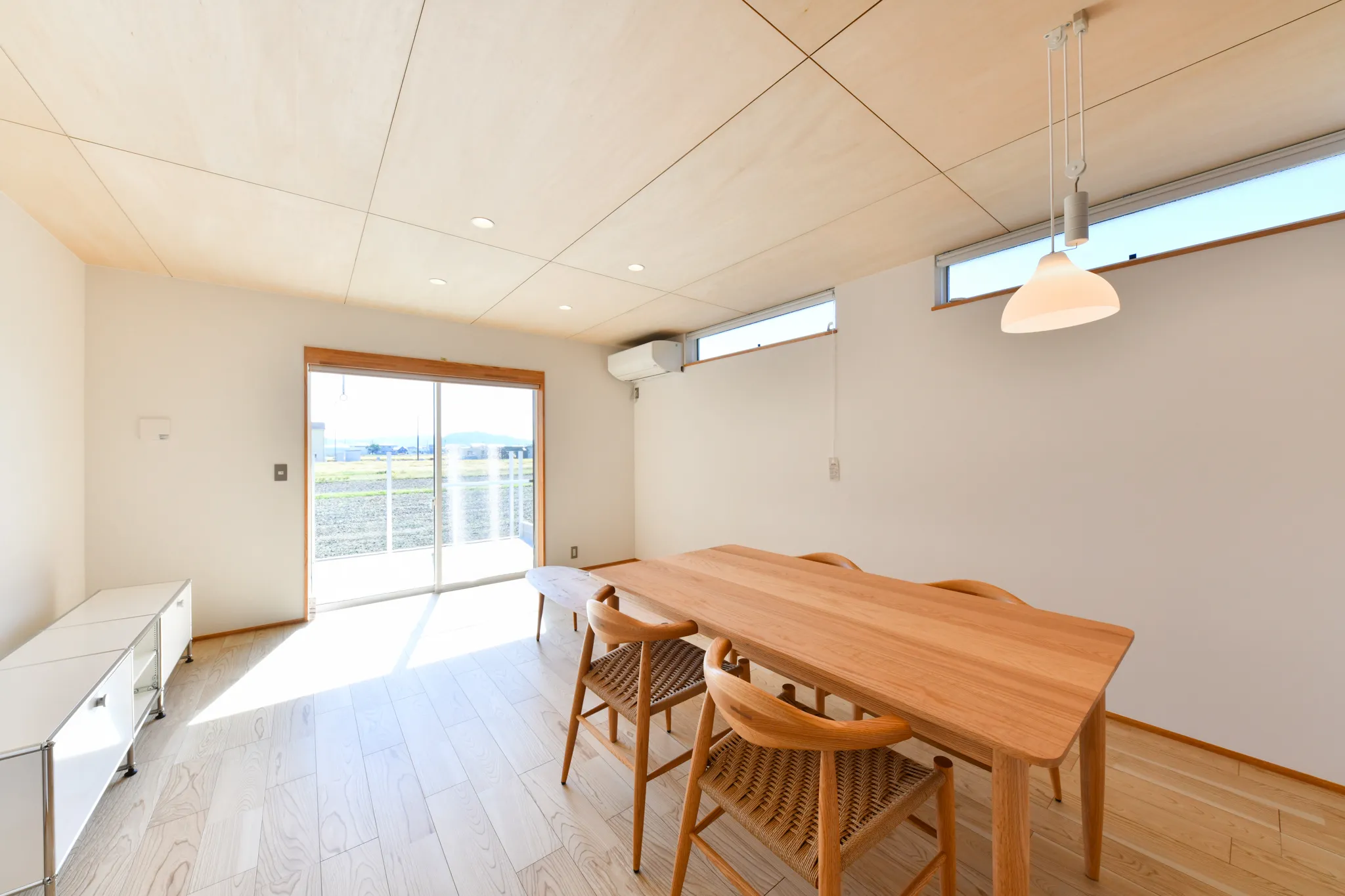 自然と素材を纏う、ガレージハウス