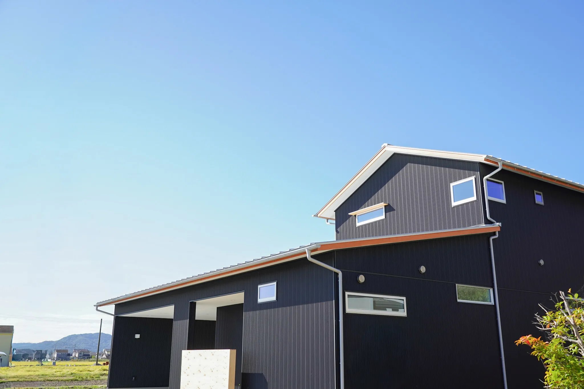 自然と素材を纏う、ガレージハウス