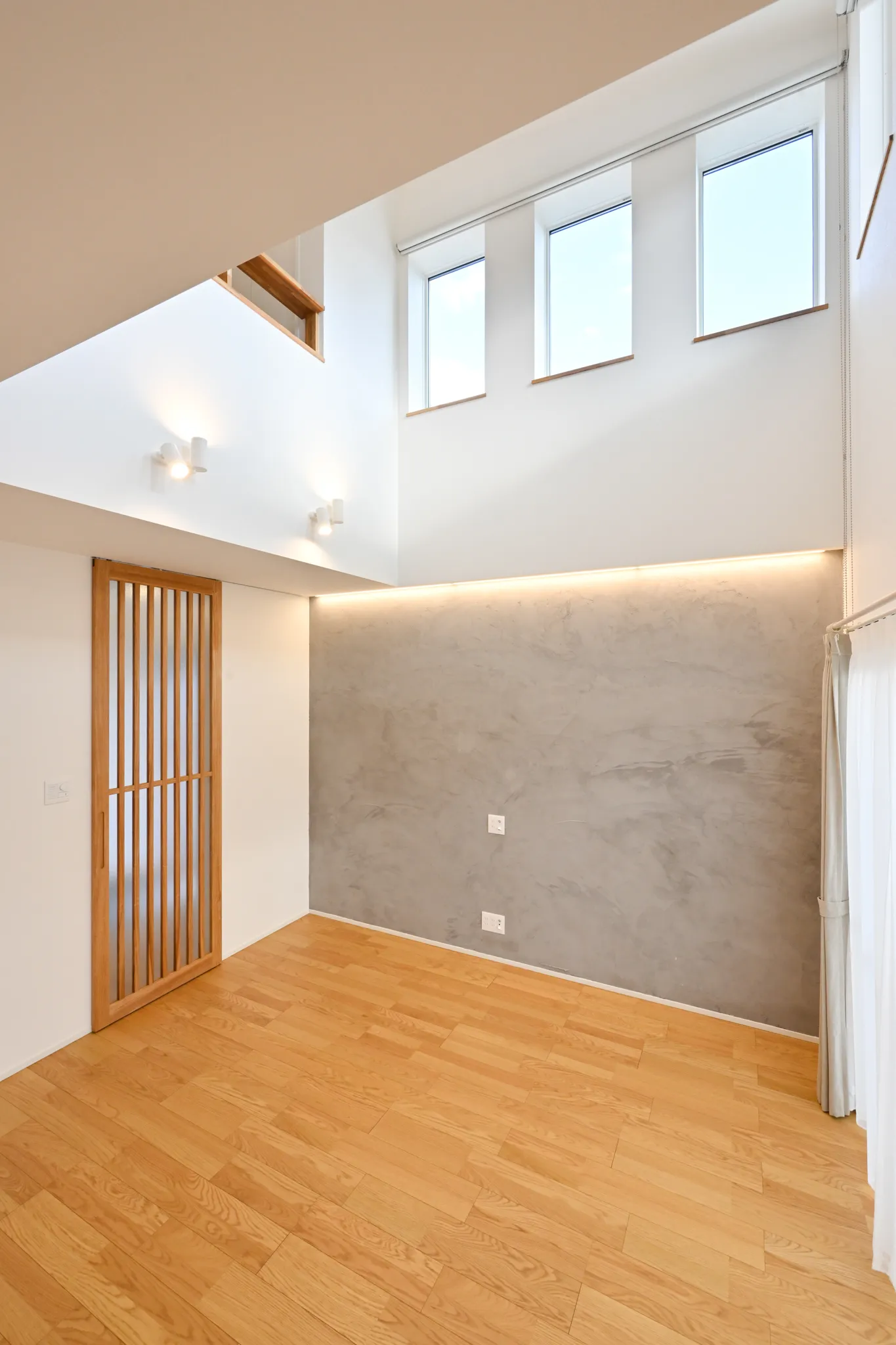 視覚的にも体感的にも自然を感じる家