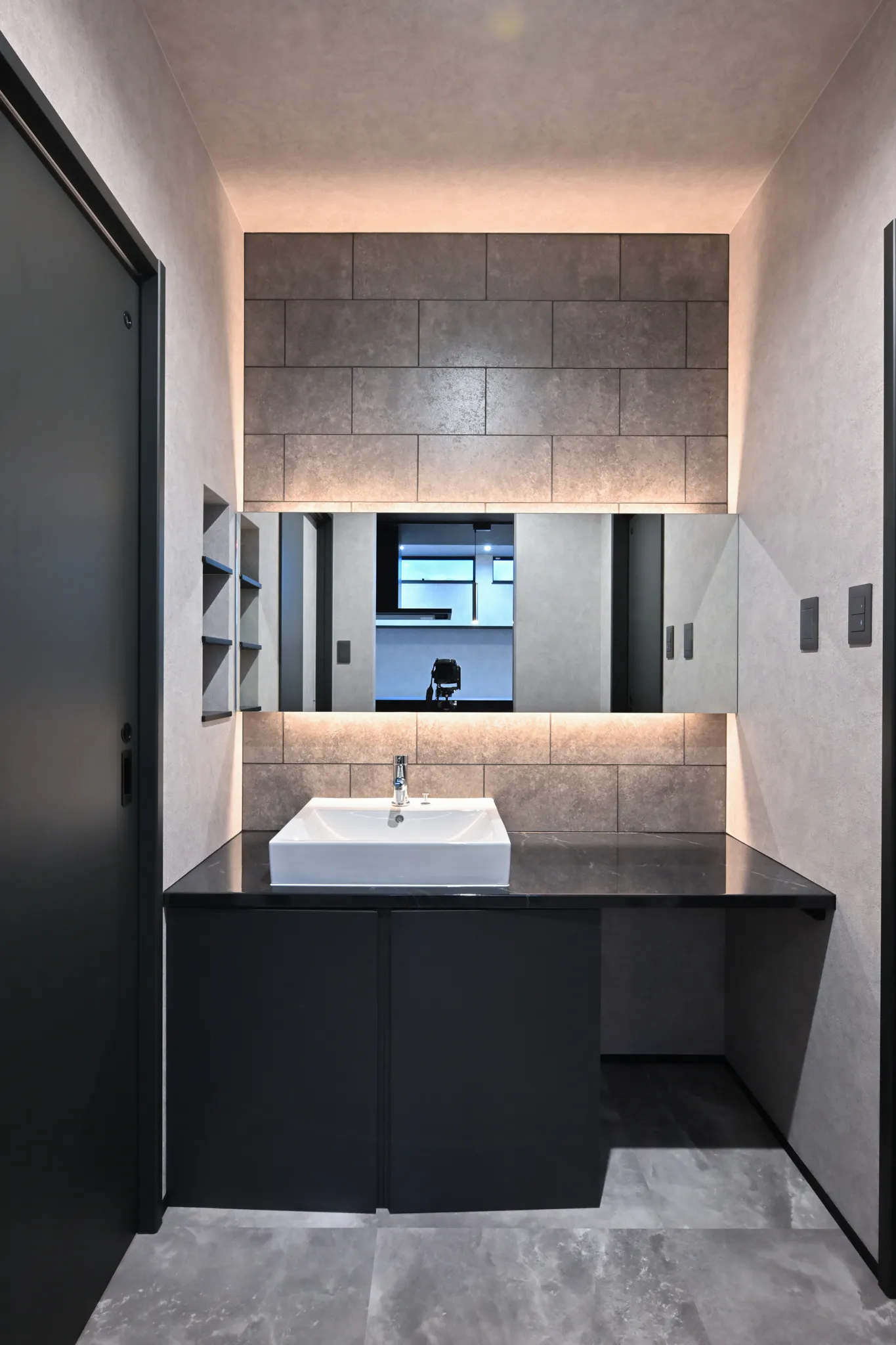 上質な雰囲気が漂う、大人かっこいい住まい。